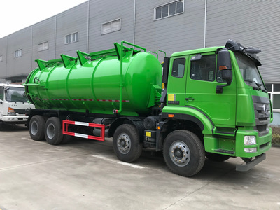 重汽豪瀚前四后八20.4方吸污車 高效環(huán)保的城市清污利器